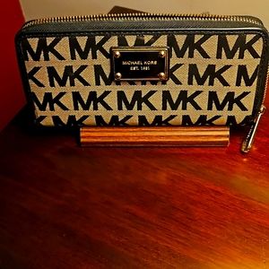 Michael Kors wallet